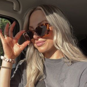 Meet your Posher, Elly